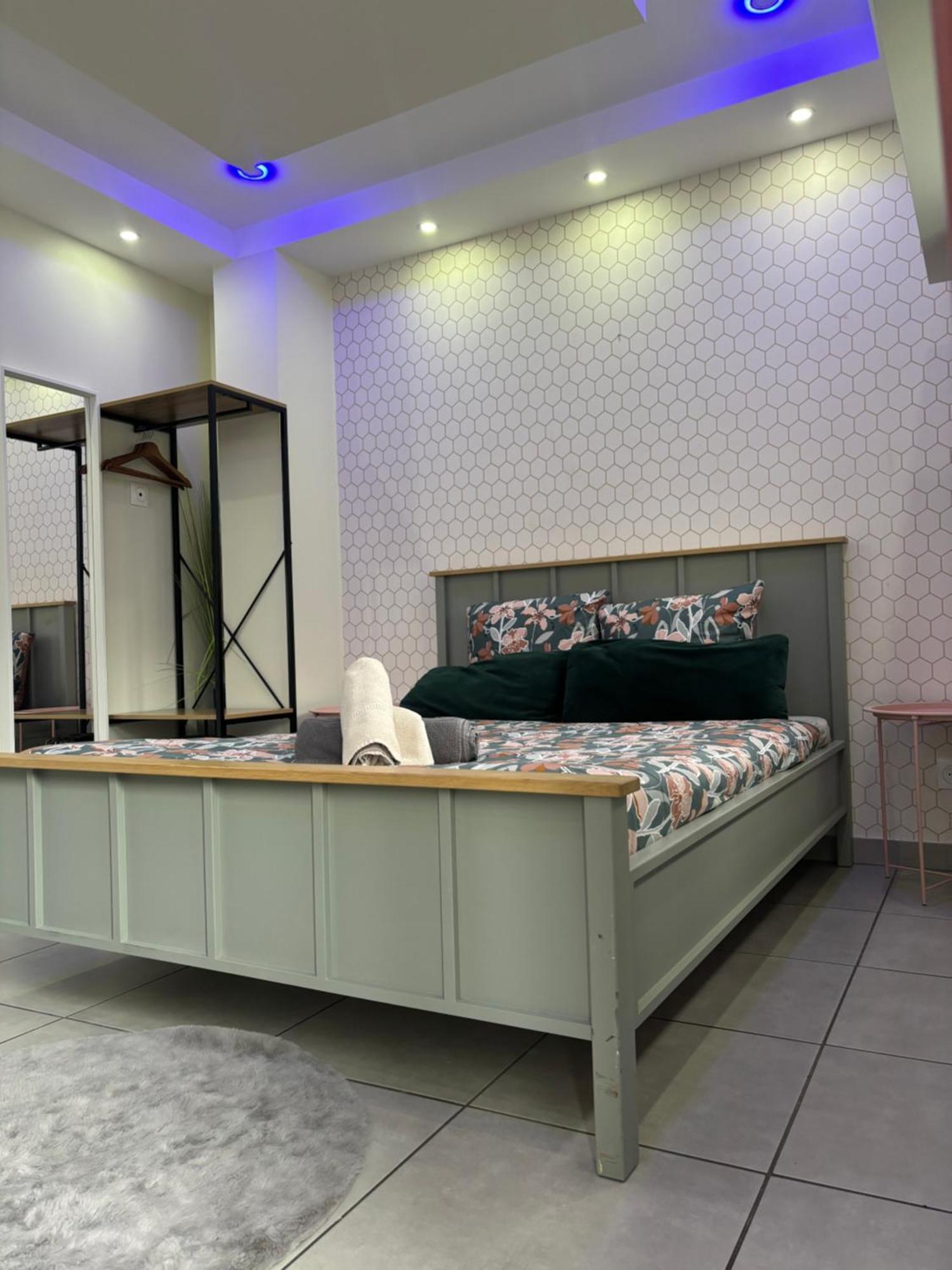 Justcozy Chambre Independante #2 Lille Luaran gambar